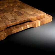 MIYORK Tábua de corte de madeira maciça de teca selecionada de alta qualidade (1 peça), resistente e adequada para alimentos cozidos, carne, pão, queijo, uso na cozinha e ao ar livre. Superfície para contato com alimentos. Acabamento artesanal com textura natural. - Tábua de corte de madeira natural - Tábua de corte de teca - Ver 3