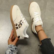 Women's Casual Sports Shoes, New Spring/Autumn Commuting Work Shoes, Lightweight, Soft-Soled, Walking, Comfortable Breathable Slip-On Running Shoes