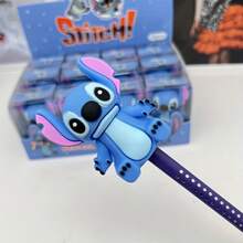 史迪奇造型削笔器，带有史迪奇和吉姆博图案 - 官方授权史迪奇主题学校和办公室削笔器，可爱的桌面配件，生日/圣诞派对礼物，史迪奇收藏品（官方授权） - 史迪奇造型，带有史迪奇脸部图案！耐用PVC材质，手动操作，适合学校和办公室使用，趣味实用，史迪奇粉丝礼物，手动削笔器