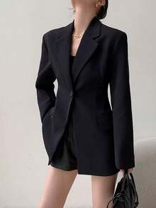 Nuevo blazer de primavera para mujer con diseño ajustado en la cintura y silueta estilizada, con una silueta en forma de X y solapa con muesca. Este es un top blazer pequeño de un solo botón simple y de moda, con un estilo de solapa con muesca personalizado por el diseñador. Tiene un aspecto muy elegante y elegante, adecuado tanto para ocasiones especiales como para el uso diario. Puedes elegir este blazer para asistir a bodas, fiestas, citas o ir a una entrevista de trabajo.