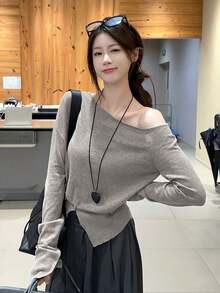 Sexy & minimalistischer grauer asymmetrischer Schulter Knopfbund Pullover für Frauen, geeignet für Dates, Ausflüge, Pendeln, Weihnachten, Neujahr, Herbst/Winter