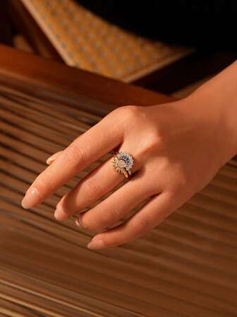 A Pair Of Copper Rings, Designed With The Sun And Moon Overlapping Each Other. The Golden Sun Symbolizes Vitality, While The Silver Moon Represents Tranquility. These Rings Are Suitable For Daily Wear, Social Gatherings, And Can Also Be Given As Gifts For Special Occasions. A Twistable Wreath That Can Be Rotated To Relieve Stress. These Rings Are Suitable For Daily Wear, Social Gatherings, And Can Also Be Given As Gifts For Special Occasions.