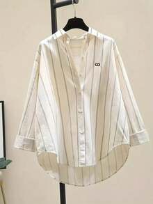 Prenda transparente con gráficos de rayas y bordados, con parte delantera corta y parte trasera larga