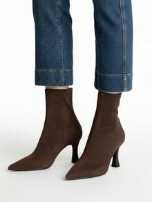 2025秋冬新款棕色高跟踝靴，女士百搭法式尖头弹力绒面革修身靴，酒红色鞋跟 - 棕色 - 查看 4