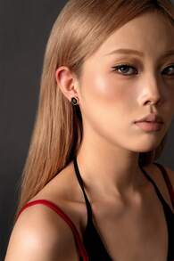 Tory Burch Classic Minimalist Geometric Stud Earrings 82437 - Black - View 4