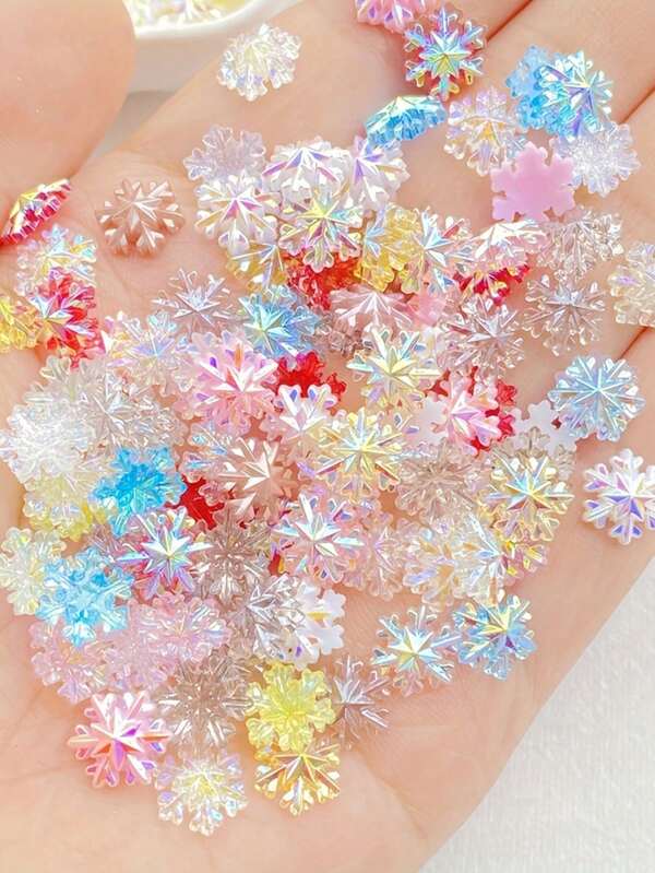 50 Stücke zufällige bunte holografische Mini-Schneeflocken, Schneeflocken Nail Art Dekorationen, 3D Schneeflocken Nail Schmuck, glänzende gemischte Farbe Weihnachtsschneeflocke Flachkopf Nail Strass, perfekt für Nail Art, DIY Scrapbooking, Schmuckherstellung und Feiertags-Dekorationen Nail Zubehör Nägel Nail Charms Nail Gems