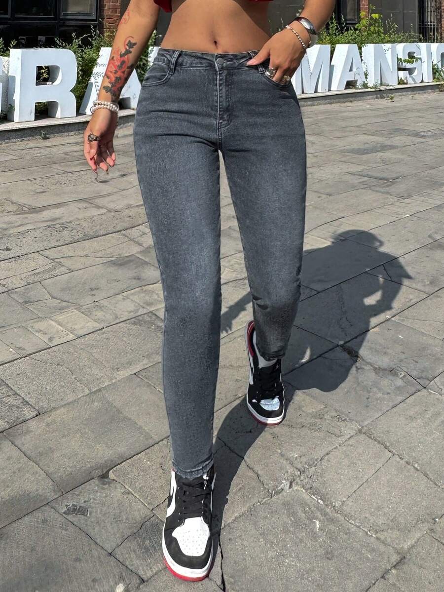 Women's Denim Skinny Jeans In Black Long Length With Pockets Buttons And Zipper Detail Medium Stretch For Comfort And Style - 灰色 - 查看 1