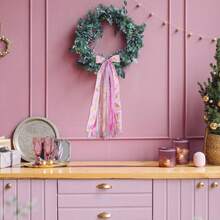 Lazo de Navidad rosa de 27.5 pulgadas, decoración de puerta – 12 cintas deúltiples texturas con clip de metal dorado para puerta delantera, pared para interiores y exteriores - Rosa Navidad - Ver 4