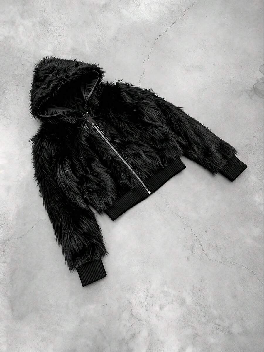 宽松版型黑色仿皮草大衣，复古仿狐狸毛外套 - 经典复古风冬季单品。采用逼真的仿皮草材质制成 - 黑色 - 查看 1
