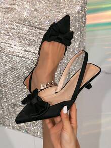 1 par de tacones de aguja de unicolor con lazo, punta puntiaguda y tacón de gatito con correa trasera, para uso en exteriores para mujeres