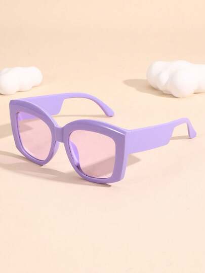 一副经典复古风流行设计时尚女士眼镜，高端圆框显脸大镜框，适合钓鱼、旅行、运动、驾驶、海滩、节日、度假、街头、户外活动、派对等场合。