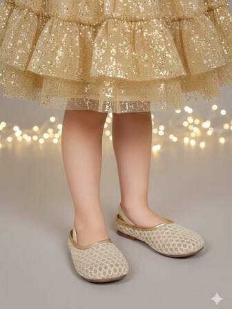 1双女童编织镂空网布刺绣平底芭蕾舞鞋，采用弹性鞋带设计，透气柔软，穿着舒适。透气软底芭蕾舞鞋，适合2-15岁女孩、小学和初中学生，四季皆宜，适合室内/户外活动、度假、海滩、节日礼物。