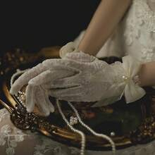 An Exquisite Women's Lace Full-Finger Glove With Pearl Bow Detail, Solid Color Jacquard Mesh, Non-Stretch Style, Suitable For Weddings, Evening Parties, And Other Occasions - nâu nhạt - Xem 4