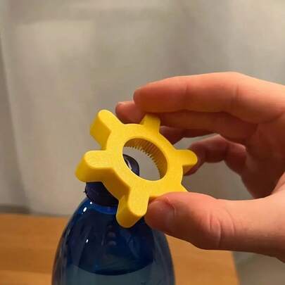 1pc, Manual Twist Open Bottle Cap Opener, Suitable For Bottles And Cans - An Easy To Grip Yellow Plastic Bottle Cap Opener With An Ergonomic Grip And Durable Gear Design, Suitable For Soda, Beverages, Household Kitchen Tools, Fun Kitchen Items, Compact And Sturdy Structure, Bottle Cap Opener Tool, Daily Use, Christmas Best Choice