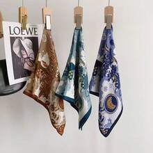 Foulard carré imprimé rétro printemps et automne tempérament foulard polyvalent cravate foulard cou foulard en soie multifonctionnel pour femmes