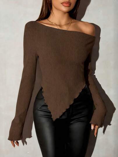 Top moulant à manches longues asymétrique en tricot marron café pour femmes. Top élégant à porter au quotidien, en sortie ou au bureau