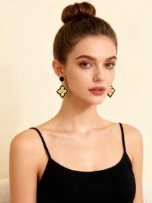1 Pair Fashionable Gold-Tone Patterned Double-Layer Embossed Four-Leaf Clover Dangle Earrings, Suitable For Women's Daily Wear, Holiday And Gift - Gold - View 9