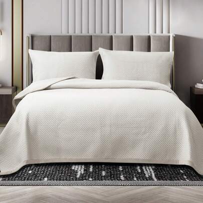 Luxury Quilted 3 Piece Bedspread Embossed Pattern For All Season 220x240cm Soft Velet Lightweight Beddings Set Bed Throw For Bedroom Coverlet Set With Shams, Soft Bedspread Comforter Coverlet Bedding Set For All Seasons - 3 Piece/Set (1 Quilt & 2 Pillow Shams)