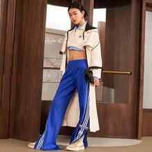 Adidas Abrigo de trinchera deportivo de corte holgado y versátil para mujer, IC5588