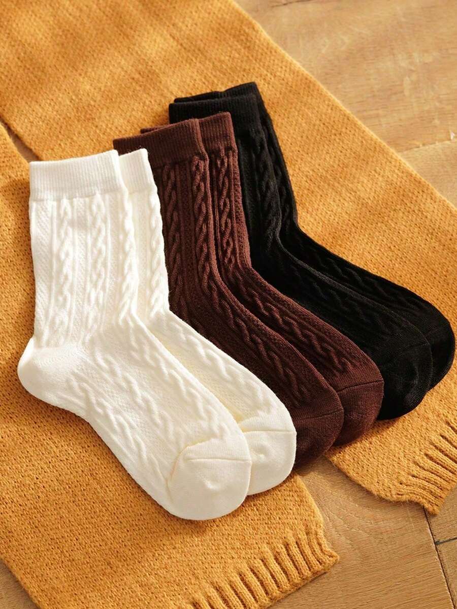 三双男女通用毛绒冬袜,扭针编织,保暖、厚实、柔软、舒适、蓬松。颜色随机。是送给女朋友、男朋友、长辈和年轻一代的完美礼物。适合居家穿着、日常穿着、约会、聚会、圣诞节、情人节以及各种其他节日,舒适保暖。 - 彩色 - 查看 1