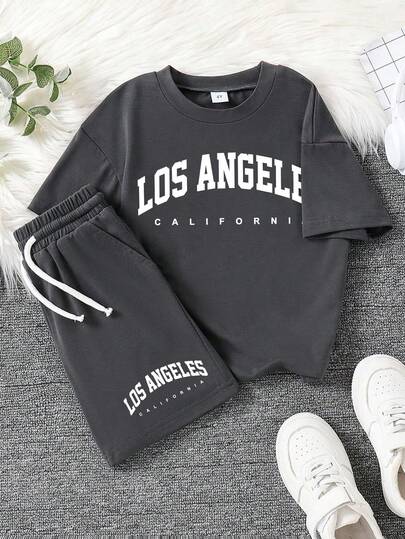 男童字母图案短袖T恤和短裤