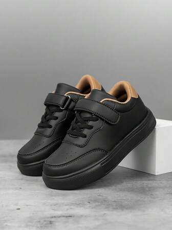 儿童时尚休闲运动鞋，防水皮革鞋面，可调节魔术贴搭扣，轻便舒适，防污耐脏，适合上学穿着。