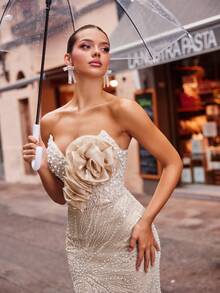 Faeriesty 优雅无肩带晚礼服，美人鱼廓形，高开衩设计，饰以3D立体花卉贴花，珠饰亮片点缀的紧身胸衣，修身腰线，飘逸的鱼尾裙摆——完美适用于婚礼盛典、红毯活动、正式晚宴、慈善舞会、颁奖典礼、情人节春季派对等场合。 - 杏色 - 查看 9