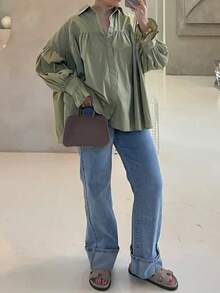 Camisa casual feminina com botões decorativos e mangas sino, blusa de poliéster de cor sólida - Verde - Ver 4