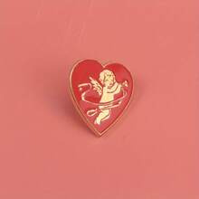 Romantic And Sweet Heart Shaped Brooch With A Cupid Theme Creative Pin Badge With A Golden Angel Symbolizing Love And Beauty Suitable For Gifts Celebrations And Festivals A Fashionable And Versatile Accessory For Clothes And Bags - 彩色 - 查看 1