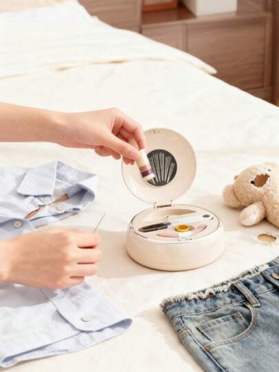 Kit de costura portátil com 10 peças, incluindo caixa de linhas, agulha para remendos, passador de linha e suprimentos para costura à mão. Ideal para o Dia dos Namorados, casamentos, aniversários, Natal e decoração de aniversários.