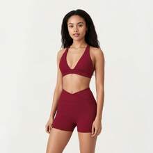 Women's V-Neck Halter Sports Bra With Wide Band And Supportive Stretch Fit - 酒紅色 - 查看 2