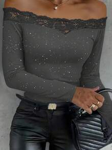 Elegante blusa romántica de manga larga con un hombro con parches de encaje y brillo para mujeres en fiestas de moda