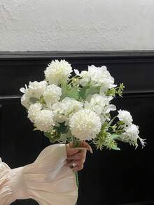 1/2 Stücke künstlicher weißer Blumenstrauß, simulierte Rosen und Pfingstrosen, künstliche Seidenblumen, lebensechte Sträuße mit Grünpflanzen, geeignet für Hochzeiten, Tischdekorationen, Weihnachten, Thanksgiving, Valentinstag Dekorationen, Schlafzimmer, Wohnzimmer, Badezimmer, Heimdekoration, Blumengestecke, Restaurants, Braut-Hochzeitssträuße und Feiertags-Dekorationen