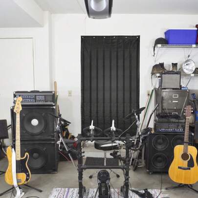 1 pieza Manta insonorizante, Cortina amortiguadora de sonido impermeable de 95x52 pulgadas con accesorios de instalación, Manta grande de sonido negro para bloqueo de ruido para puerta, Mantas acústicas para estudio y hogar