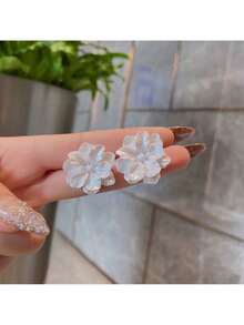 S925 Silver Needle White Flower Earrings 2024 New  Unique Niche Design Internet Celebrity Stud Earrings - 白色 - 查看 5