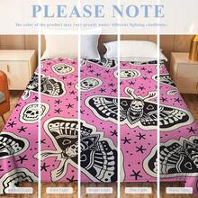 Rosa Schädel- und Mottendruck Überwurf Decke - Hergestellt aus Polyester Fleece, moderne digitale Bedruckung, niedliches Halloween Thema, bequeme Heimdekoration für alle Jahreszeiten, maschinenwaschbar