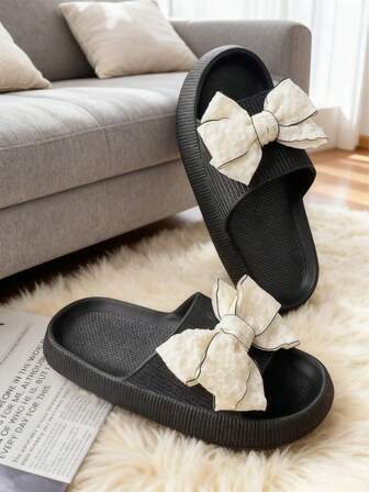 شباشب بنقشة مخططة وسُمك في الأساس، شباشب كاجوال بلون أحادي وأصابع قدم مستديرة، مقاومة للانزلاق للاستخدام الداخلي والخارجي، مصنوعة من مادة EVA مقاومة للروائح الكريهة، مناسبة للجنسين [ينصح بطلب مقاس أكبر لمزيد من الراحة]