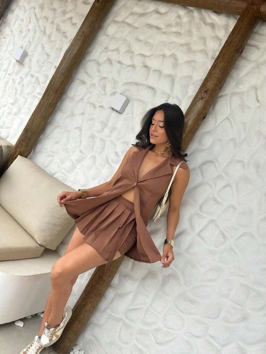 Conjunto feminino 3 peças shortinho saia e cropped blusa terno blazer amarração de botões sem mangas cropped blusa longa deocte em v na frente com Shortinho saia curto tecido de alfaiataria  promoção elegante basico dia dia moda verão fashion 2025 natal e ano novo conjunto amarelo conjunto marrom preto soltinho moda blogueirinha sofisticado 2026 costas nuas abertas decotado atrás saia removivel shrotinho colado