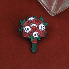 Gothic RoseSkull Bouquet Enamel Pin Darkromantic Skulladorned Rose Brooch It Is Suitable For Those Who Pursue A Unique Style And Are Into Punk Or Darkthemed Fashion It Can Be Used As A Decorative Item Pinned On Clothes Or Bags - 彩色 - 查看 1