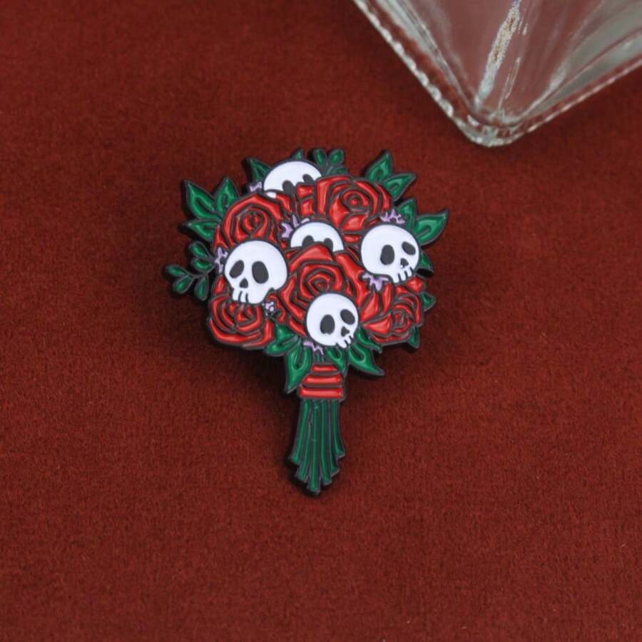 Gothic RoseSkull Bouquet Enamel Pin Darkromantic Skulladorned Rose Brooch It Is Suitable For Those Who Pursue A Unique Style And Are Into Punk Or Darkthemed Fashion It Can Be Used As A Decorative Item Pinned On Clothes Or Bags - 彩色 - 查看 1