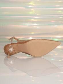 Zapatos de tacón de mujer elegantes de punta fina, zapatos de tacón alto con decoración de pirámide de lámina metálica a cuadros, tacones de aguja atractivos y sexys con correa de tobillo, adecuados para bodas, vacaciones de primavera, Pascua