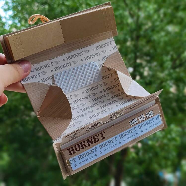 1セット、3in1ローリングペーパー - 巻紙50枚 + フィルターチップ50枚 + ローリングトレイ + グラインダー - ポータブル&便利なローリングペーパー、グリーン/ブラウンカラーオプション、自宅、アウトドア、旅行、喫煙アクセサリー、クリスマス&ハロウィーンギフトに適しています - マルチカラー - 見る 1