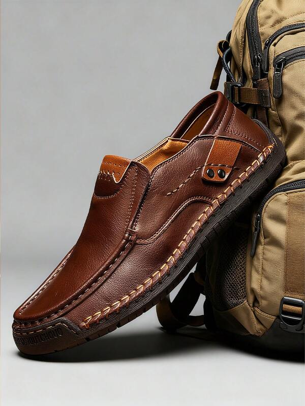 New Fashion Men's Slip On Loafers Designer Handmade Casual Shoes Men's Driving Shoes Lightweight Soft Comfortable Breathable Solid Upper Non Slip Wear Resistant Flat Shoes Laced Leather Shoes Men's Outdoor Wearing Versatile Daily Walking Men's Shoes Spring Summer Autumn Large Men's Soft Leather Shoes