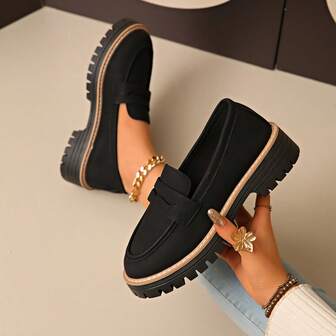女士纯色圆头厚底乐福鞋，2025秋冬新款时尚百搭欧美风黑色便士乐福鞋，适合校园、通勤、约会等各种场合。