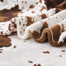 1 Piece Highland Cow Print Blanket - Brown And White Cow Pattern, Soft Flannel Texture, Suitable For All Seasons, Sofa, Bed, Camping Travel, Machine Washable Comfortable Gift, Country Home Decor, Durable Shawl, Must-Have For Animal Print Enthusiasts, Versatile Shawl/Blanket: Durable, Comfy, Breathable, Easy-Care. Multi-Use: Bed/Sofa/Camp/Travel/Office/Car/Desk. Events: NY/V-Day/Fall/StPats/Halloween/Tgiving/Xmas/Solstice/Easter/Mom&Dad/July4/LaborDay. Patterns: Cheetah/Stripe/Plaid/Houndstooth/Geo/Animal/Botanical/Abstract/US Flag/Holiday Plaid. Types: Throw/Stitch/Hand-Stitched/Thermal/Flannel/Microfiber/Bamboo. Fringe/Tassels/Poms. Fabrics: Sherpa/Chunky/Cable Knit. Features: All-Season, Light Warmth, Anti-Pilling, Gift-Wrap.