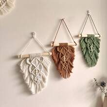 1. 波西米亚风格彩色手工编织挂毯，配有木质流苏，适合卧室、走廊、客厅、咖啡馆装饰，或作为摄影道具。是婚礼、生日和乔迁之喜的理想礼物。