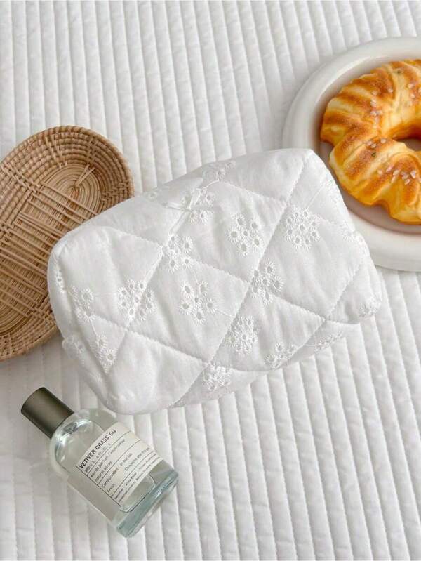 Borsa per il trucco in pizzo bianco con motivo a fiocco carino, borsa da toilette, custodia da viaggio per cosmetici, borsa con cerniera, borsa cosmetica trapuntata, borsa per il trucco pieghevole e alla moda, adatta per pennelli, bella borsa per il trucco, adatta come regalo di laurea