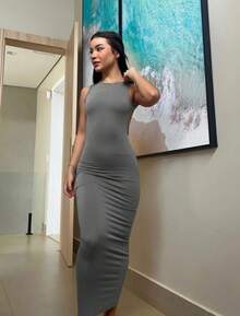 Long Dress With Asymmetrical Back. Made Of Suplex Fabric With A Touch Of Polyamide. Shapes The Body. Ideal For Parties, Christmas, Beach, Get-Togethers, Weddings, Nightclubs, New Year's Eve, And End-Of-Year Celebrations. - Xám - Xem 2