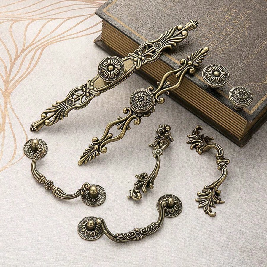 1pc European Zinc Alloy Carved Vintage Drawer Handle, Antique Bronze Knobs And Handles Classic Style Cabinet Pulls, High Quality Furniture Kitchen Dresser Bedroom Wardrobe Door Handles - Bronze - View 1