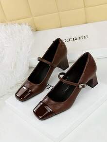 复古欧式褶皱方头粗跟中跟女士休闲平底鞋，适合春秋季通勤穿着。